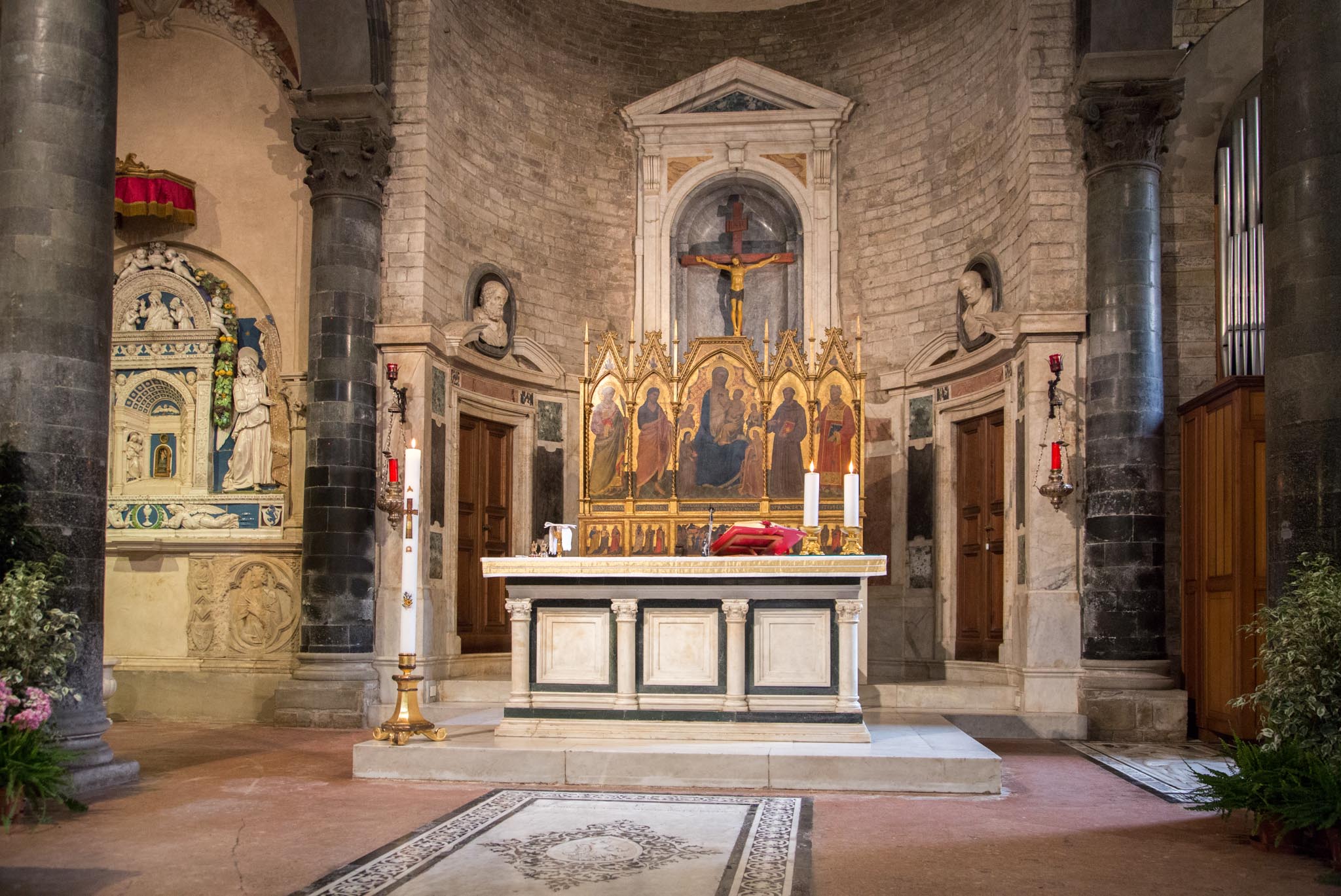 Italy, Florence - Borgo Santi Apostoli church - altar