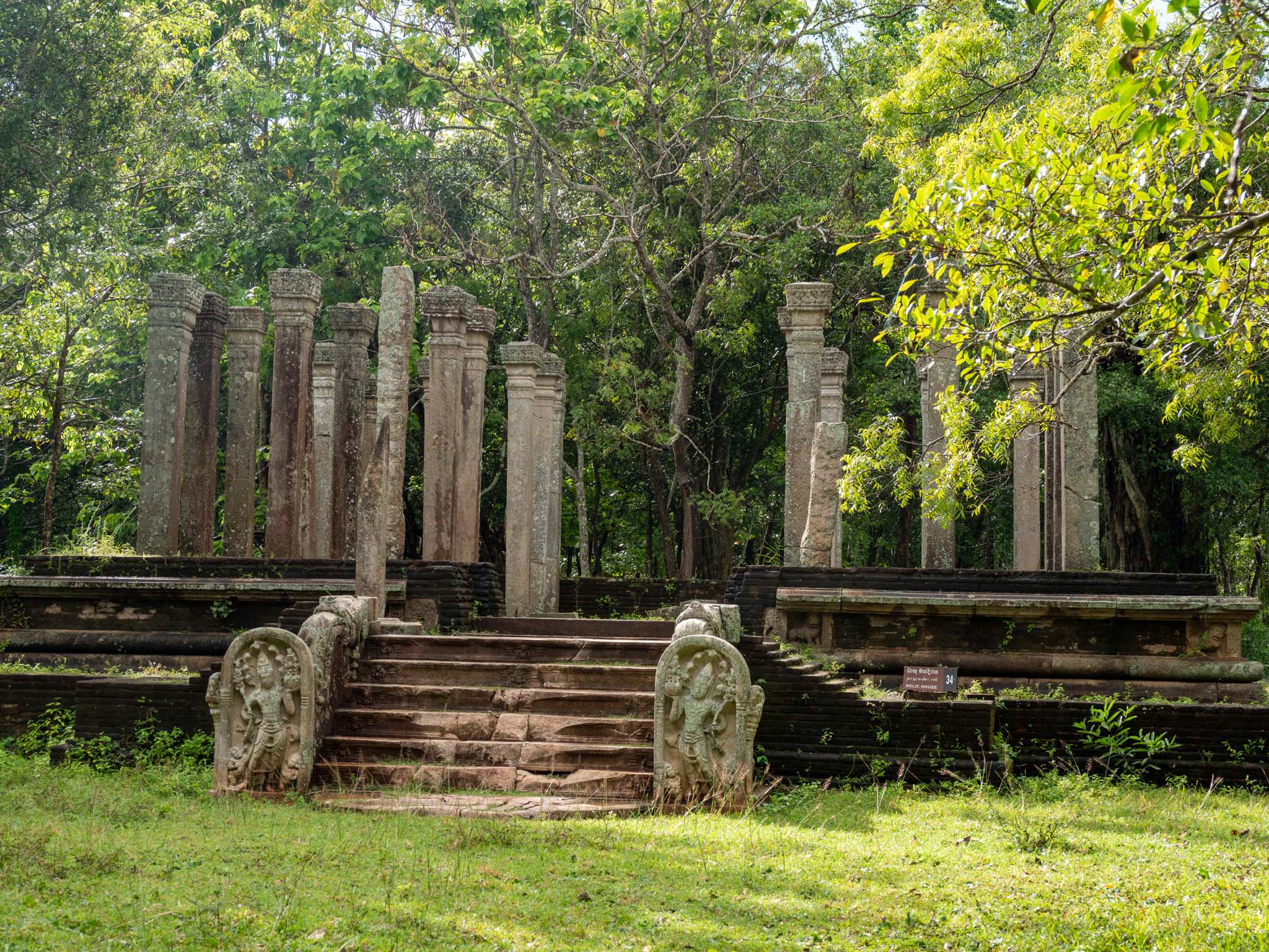 Sri Lanka, Anuradhapura - Relic House