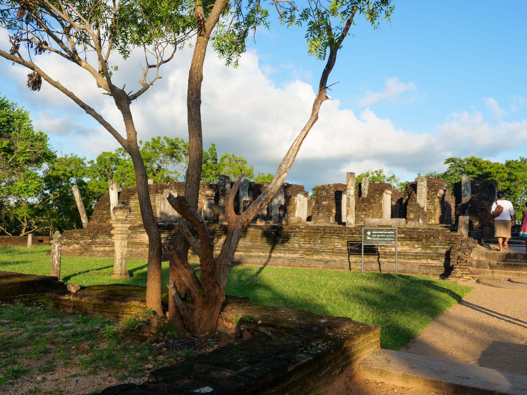 Sri Lanka, Polonnaruwa - Baddhasima Prasada (Chapter House)