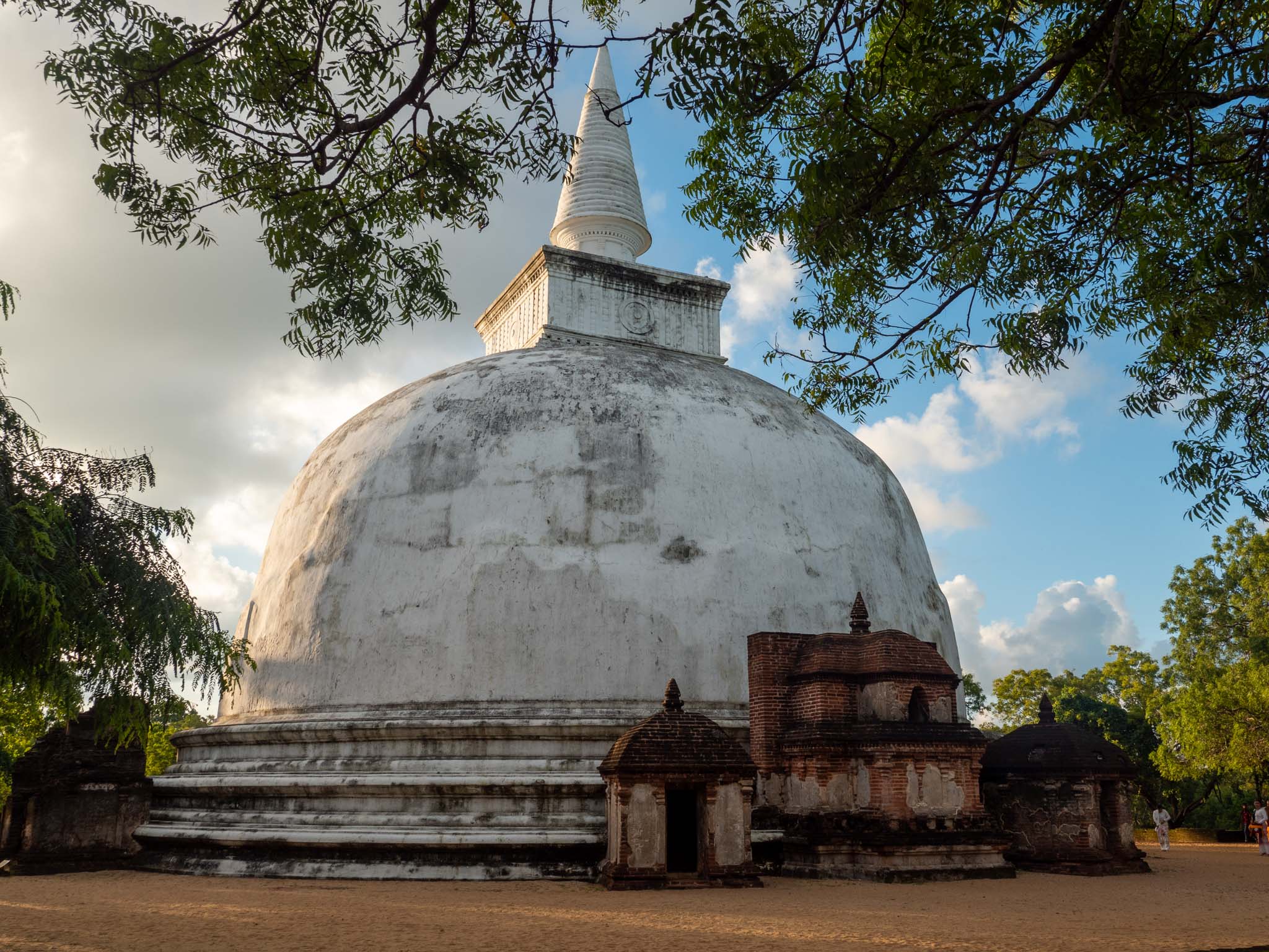 Sri Lanka, Polonnaruwa - Kiri Vehera Stupa