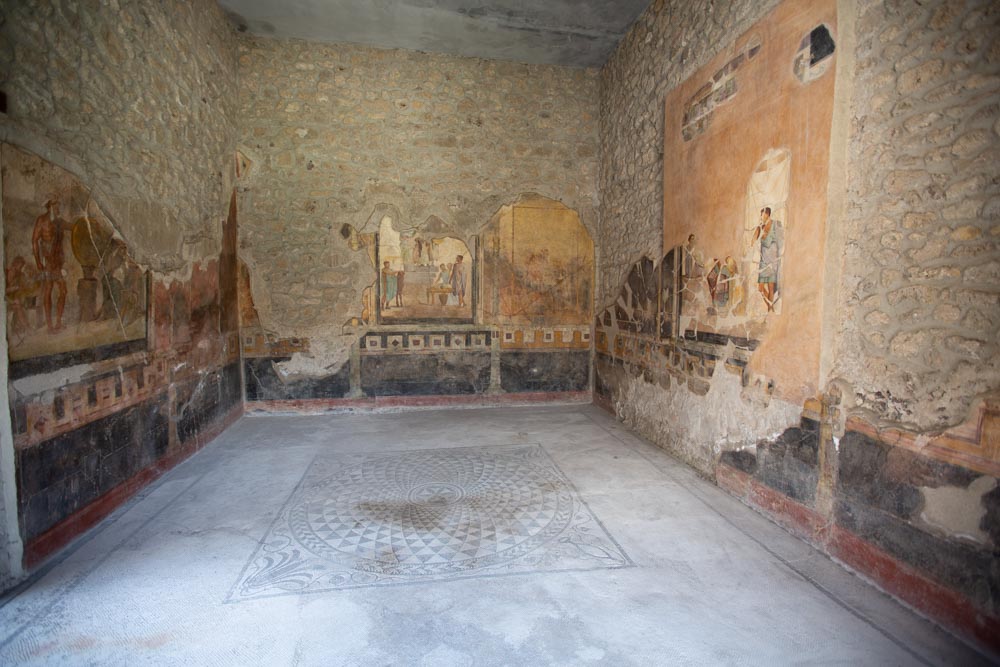 Italy, Pompeii, House of the Gilded Cupids, room with frescoes