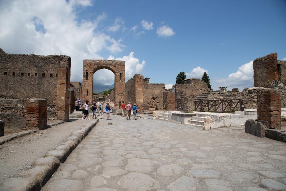 Italy, Pompeii, Celebratory Arches to Via di Mercuria, Temple of Fortuna Augusta to the right