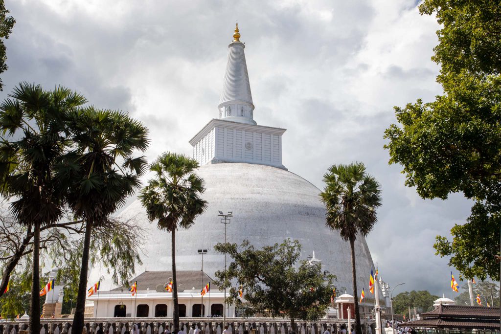 Sri Lanka, Anuradhapura – Ruwanwelisaya Dagoba (Great Stupa)