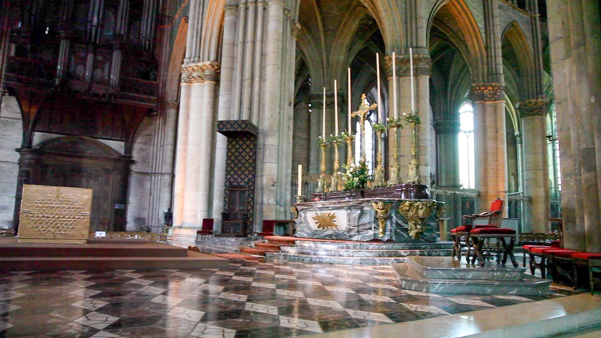 France, Reims, Cathedral Notre-Dame – Altar