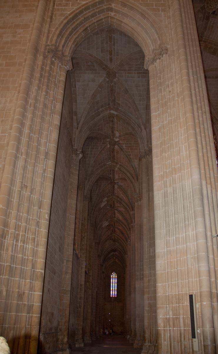 Portugal, Batalha Monastery – aisle