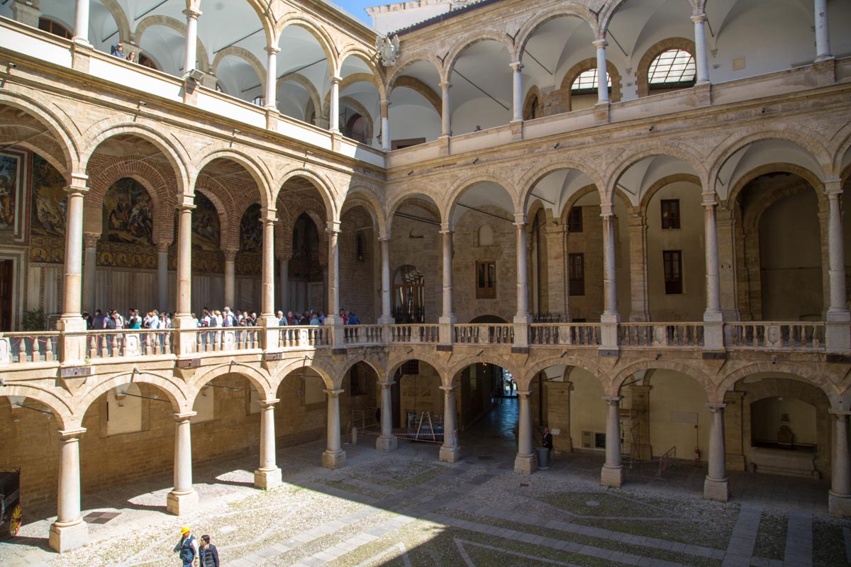 Italy, Sicily – Palermo, Palazzo dei Normanni (Royal Palace of Palermo)-courtyard