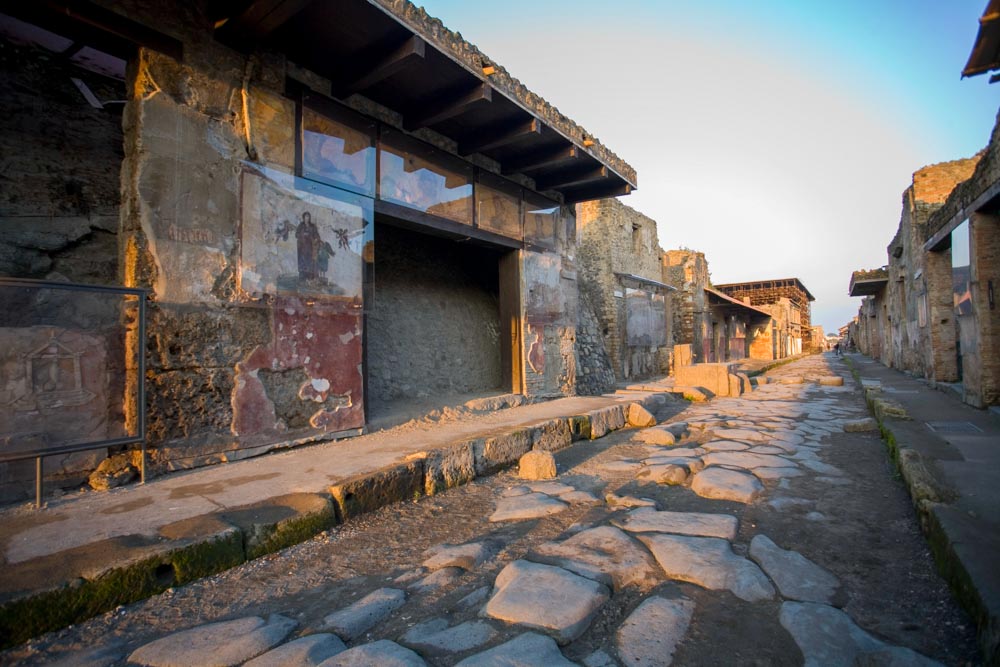 Italy, Pompeii – Via dell’ Abbondanza