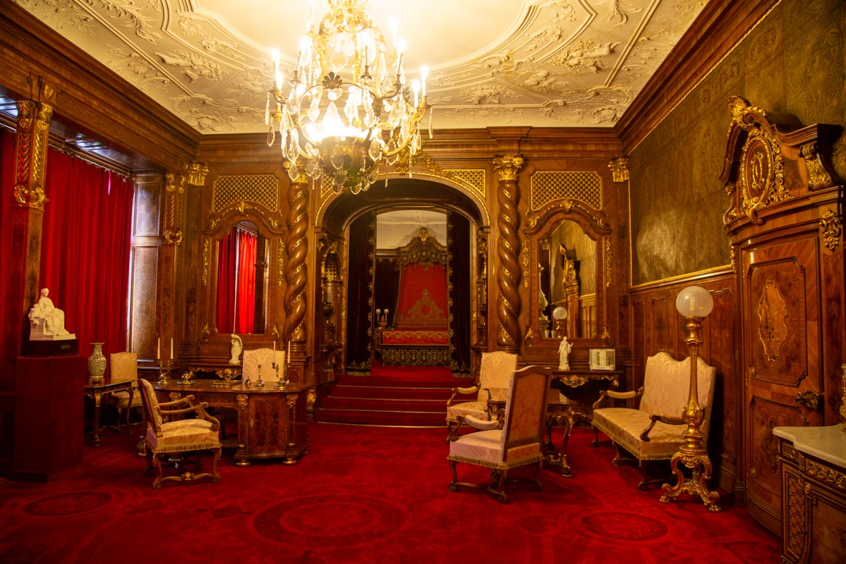 Romania, Peles Castle – Living room – renaissance