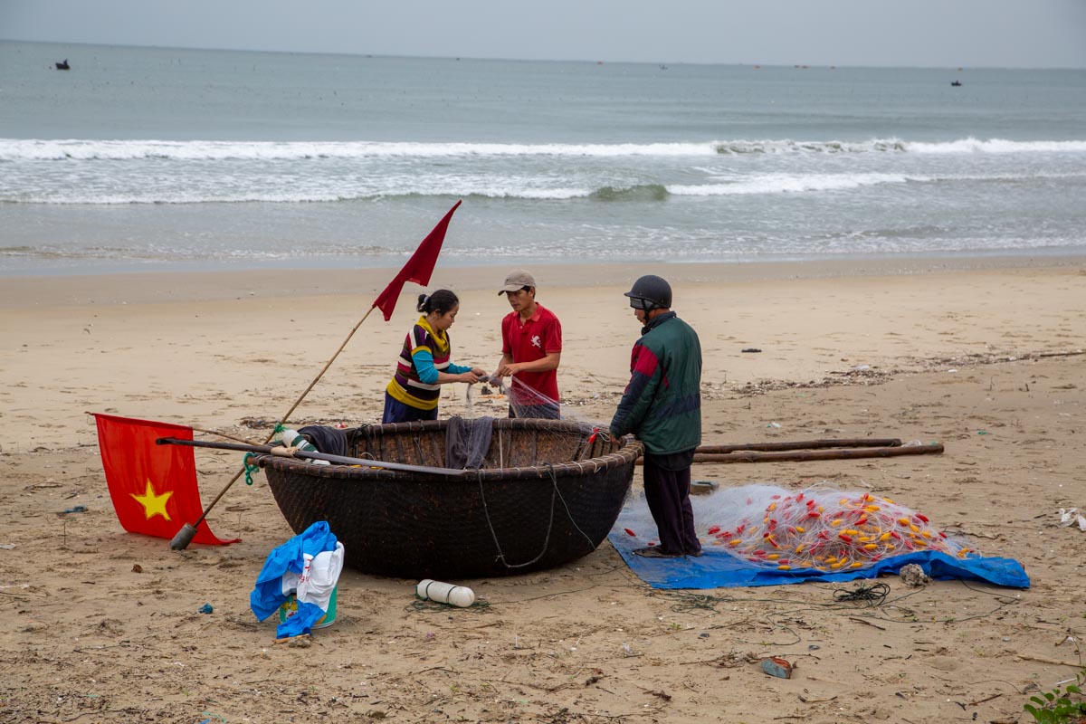 Vietnam, traditional work – Fishing
