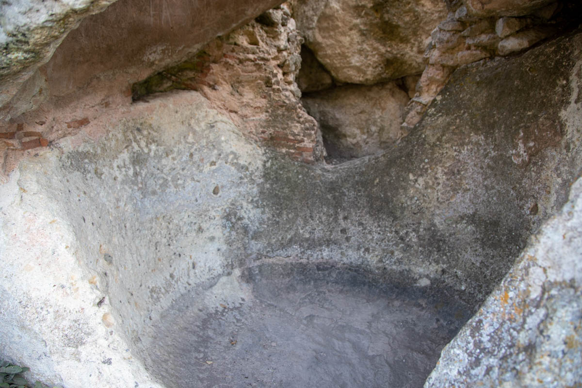 Bulgaria, Tatul ancient Thracian tomb – Holy well
