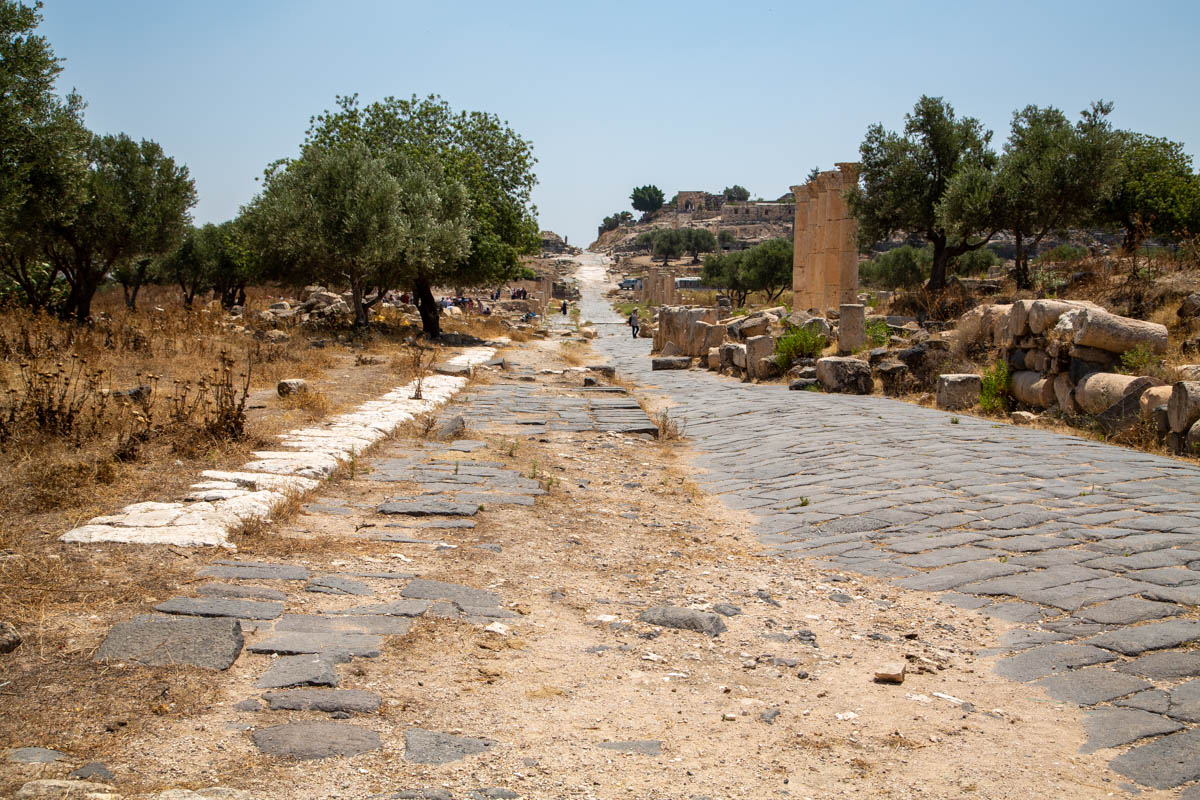 Jordan, Gadara(Umm Qais) – Cardo (Decsomanus Maximus)