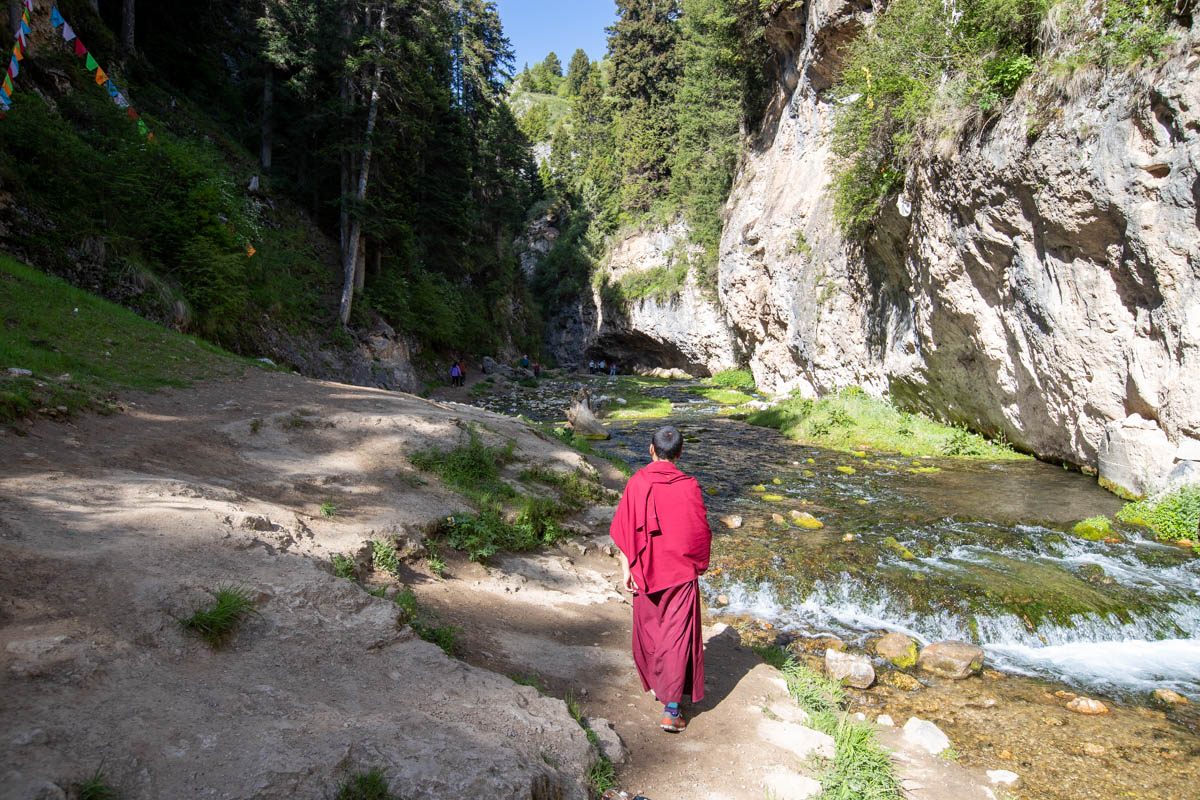 Tibet, Langmusi – Sacred Buddhist cave