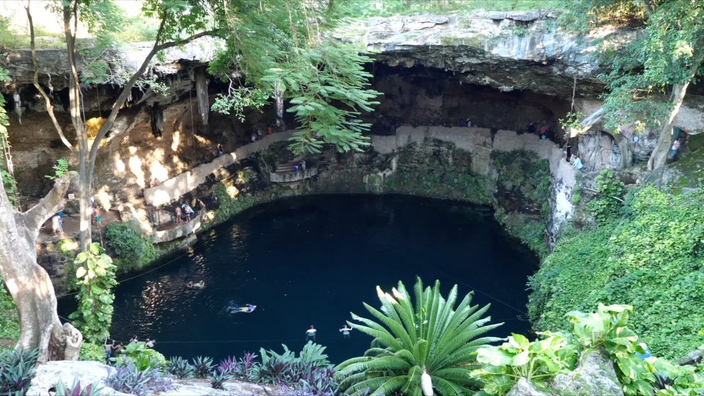 Mexico, Chicen Itza – Sacred well -sanctuary
