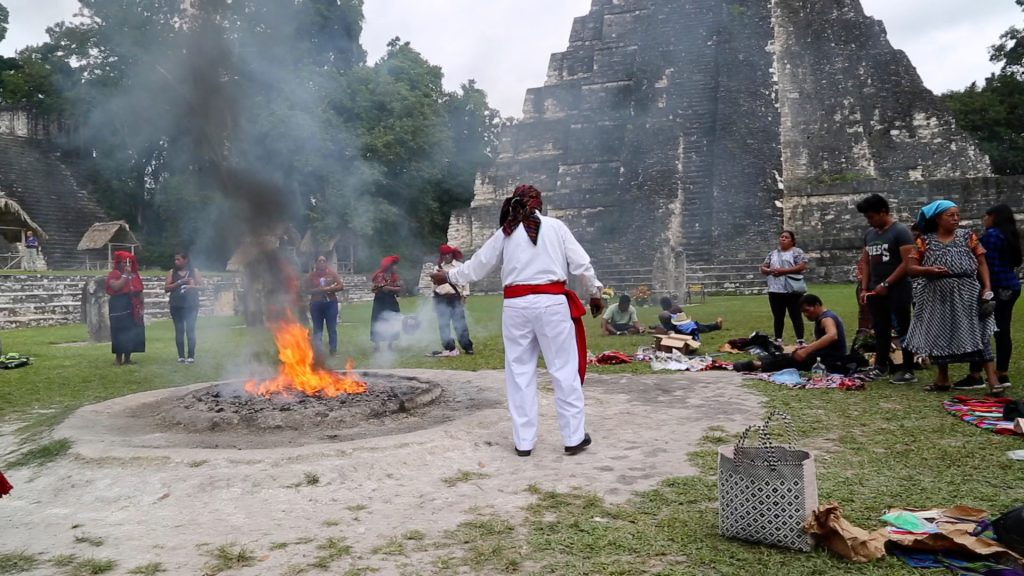 Guatemala, Peten Flores Tikal – religious ceremony