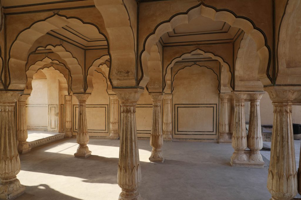 India, Rajasthan, Jaipur, Amer fort – Hall in courtyard 2 Sattais Kacheri
