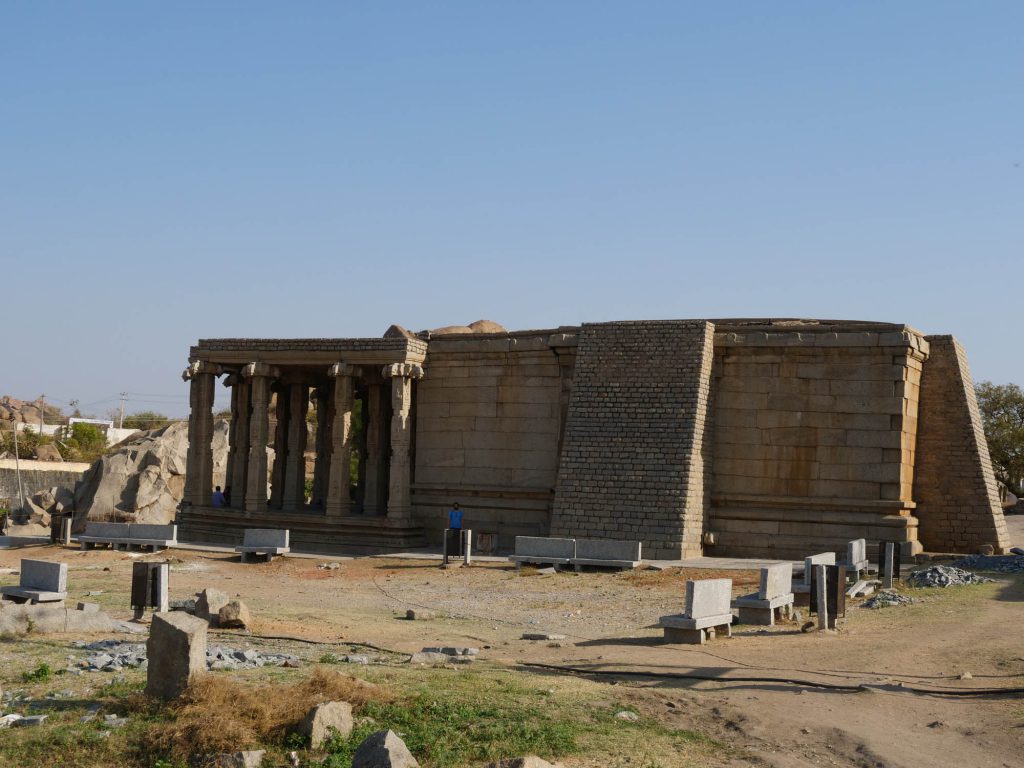 India, Karnataka, Hampi – Kadalekalu Ganesha temple