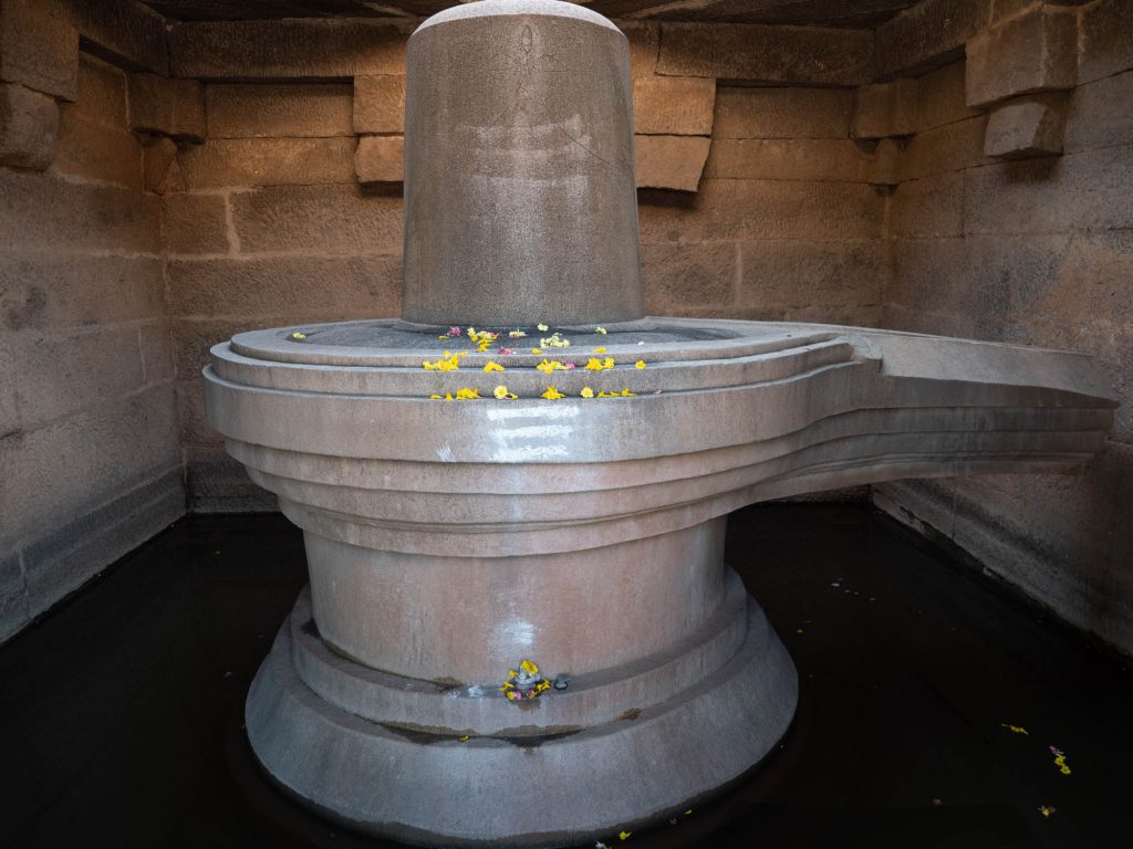 India, Karnataka, Hampi – Badavilinga temple