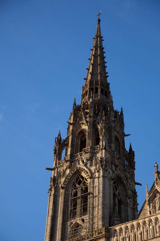 Chartres, Flying buttress
