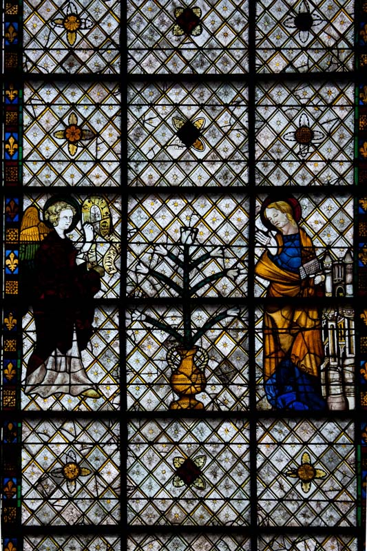Chartres-Stained glass – Grisaille and Oculus, The Annunciation