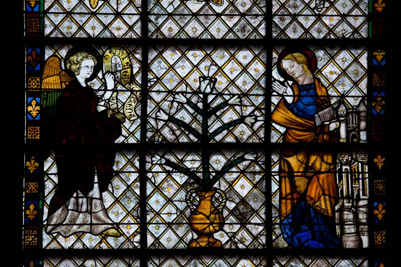 Chartres-Stained glass – Grisaille and Oculus, The Annunciation