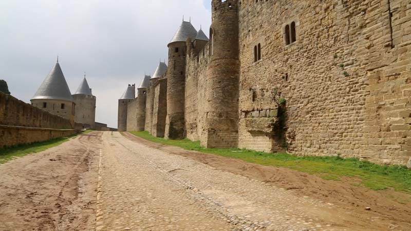 Carcassonne, Moat
