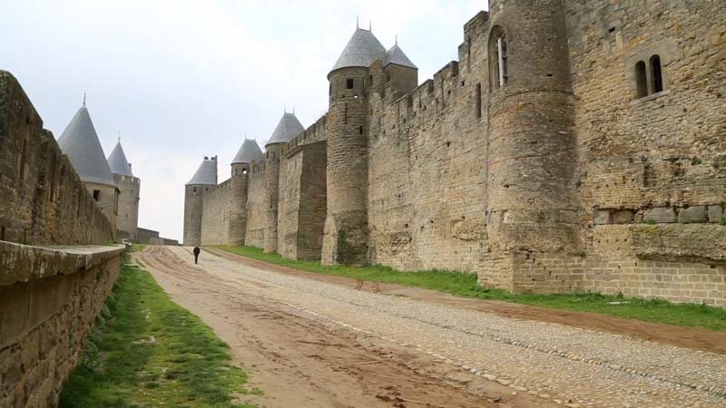 Carcassonne, Moat