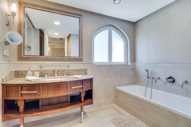 en suite 3 bathroom