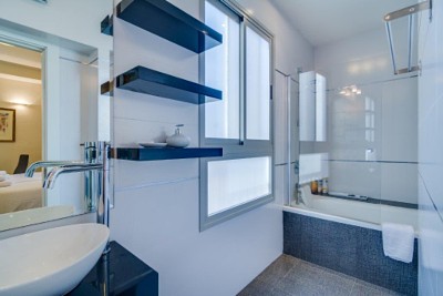 bathtub