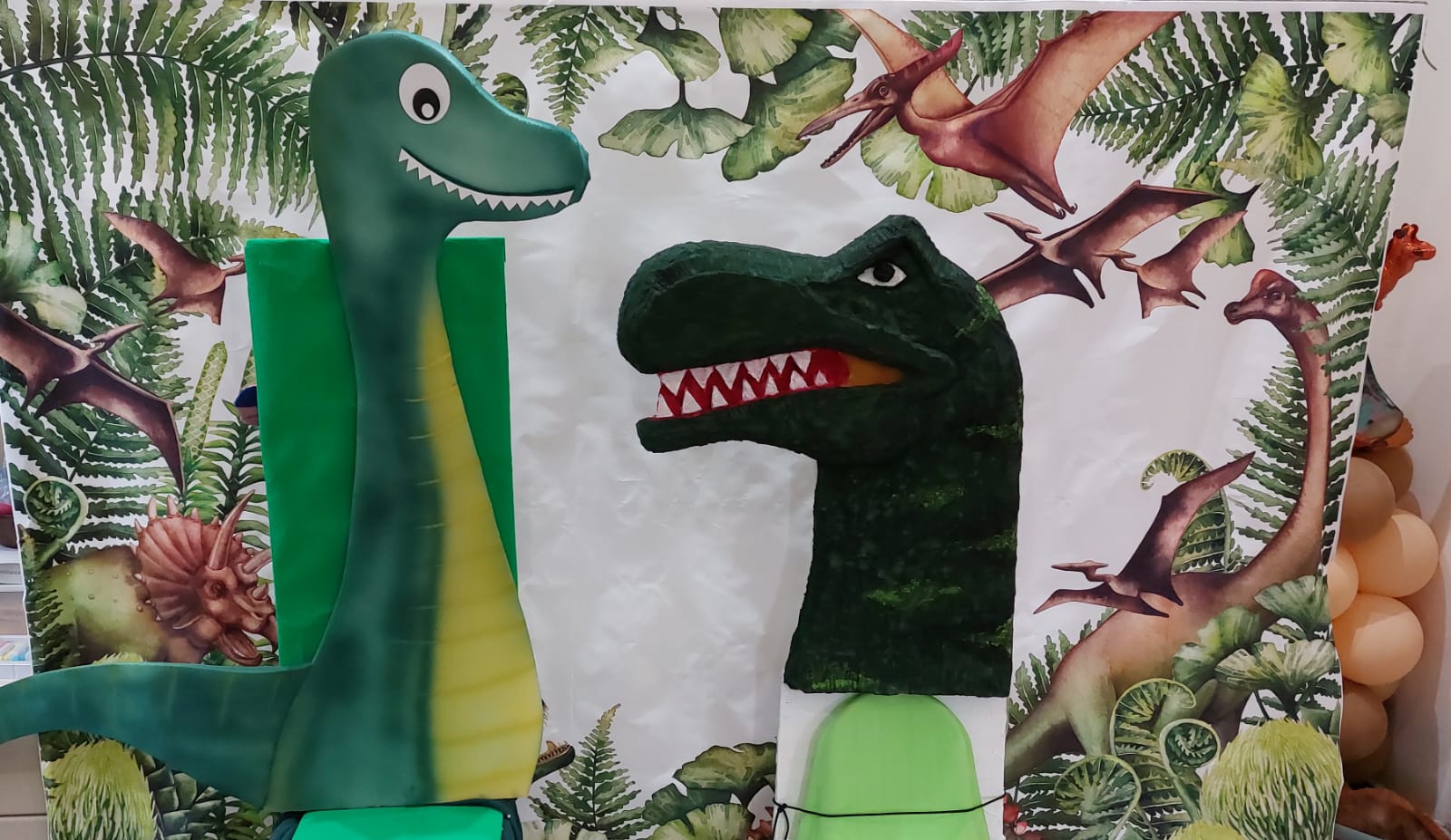 יום הולדת דינוזאורים — תמונה 1 מתוך 8