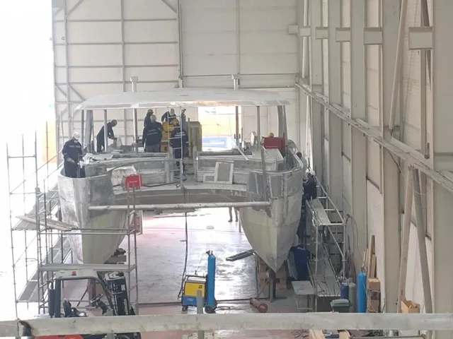 ספינת קטמרן מאלומיניום באורך 15 מטר - הולידי 5, בשלב הבנייה במספנה