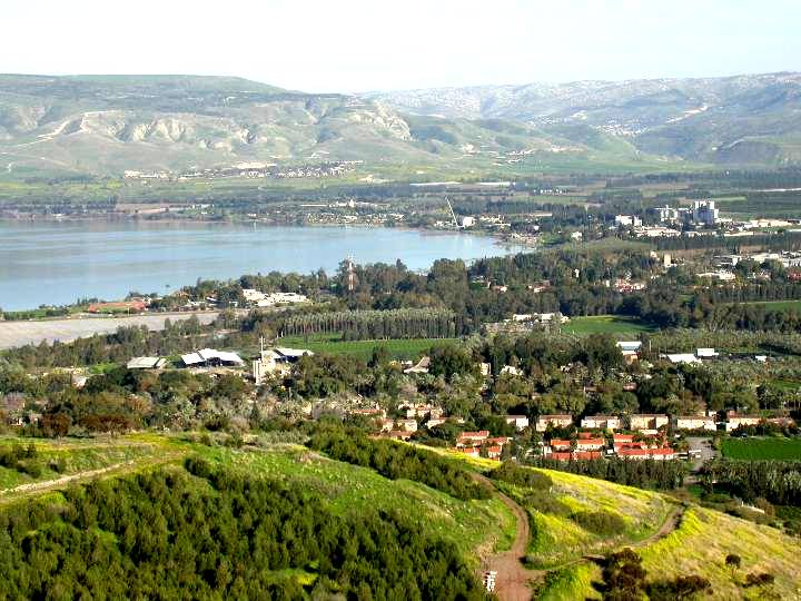 נגן לי ירדןממורדות החרמון, ולאורך עמק החולה, זורם לו הירדן. 