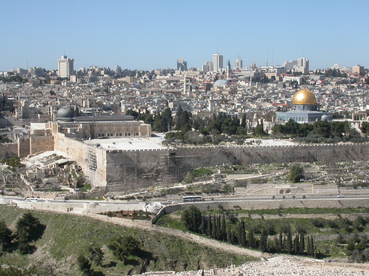 עוזי טאובר מסעות מן הכורסא | לטיול יצאנו — תמונה 1