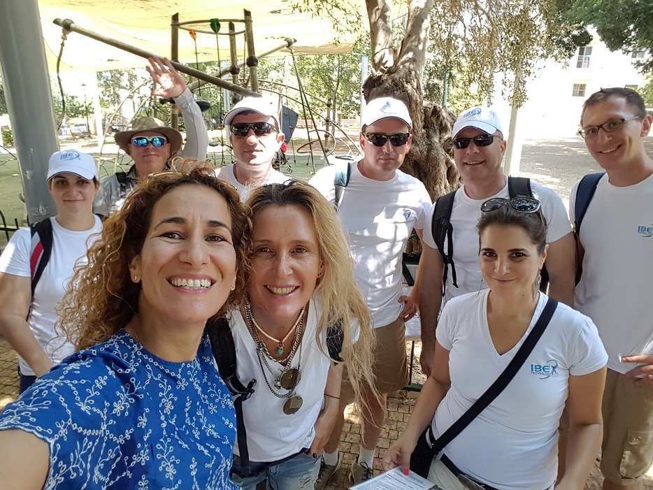 מטיילים בסיור קבוצתי