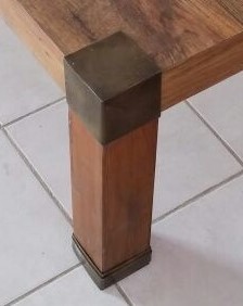 תקריב פירזול פינת נחושת לשולחן