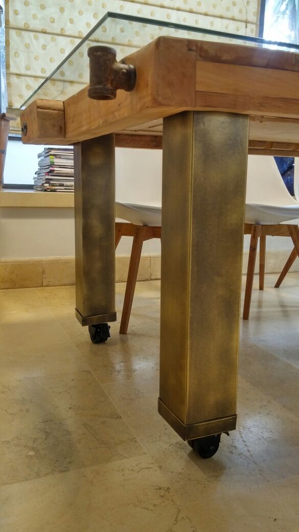 רגלי פליז לשולחן