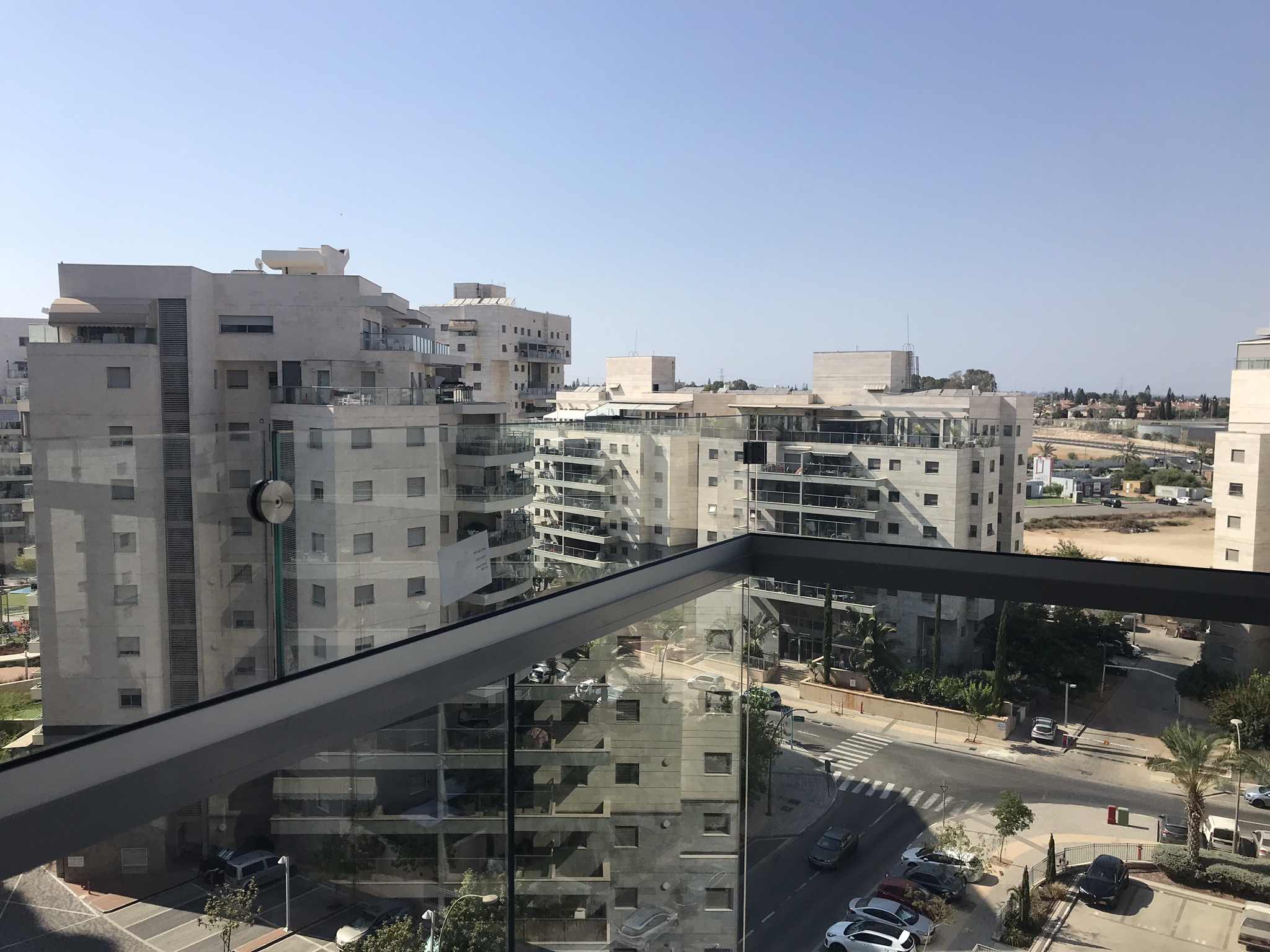 תוספת גובה למעקה מרפסת