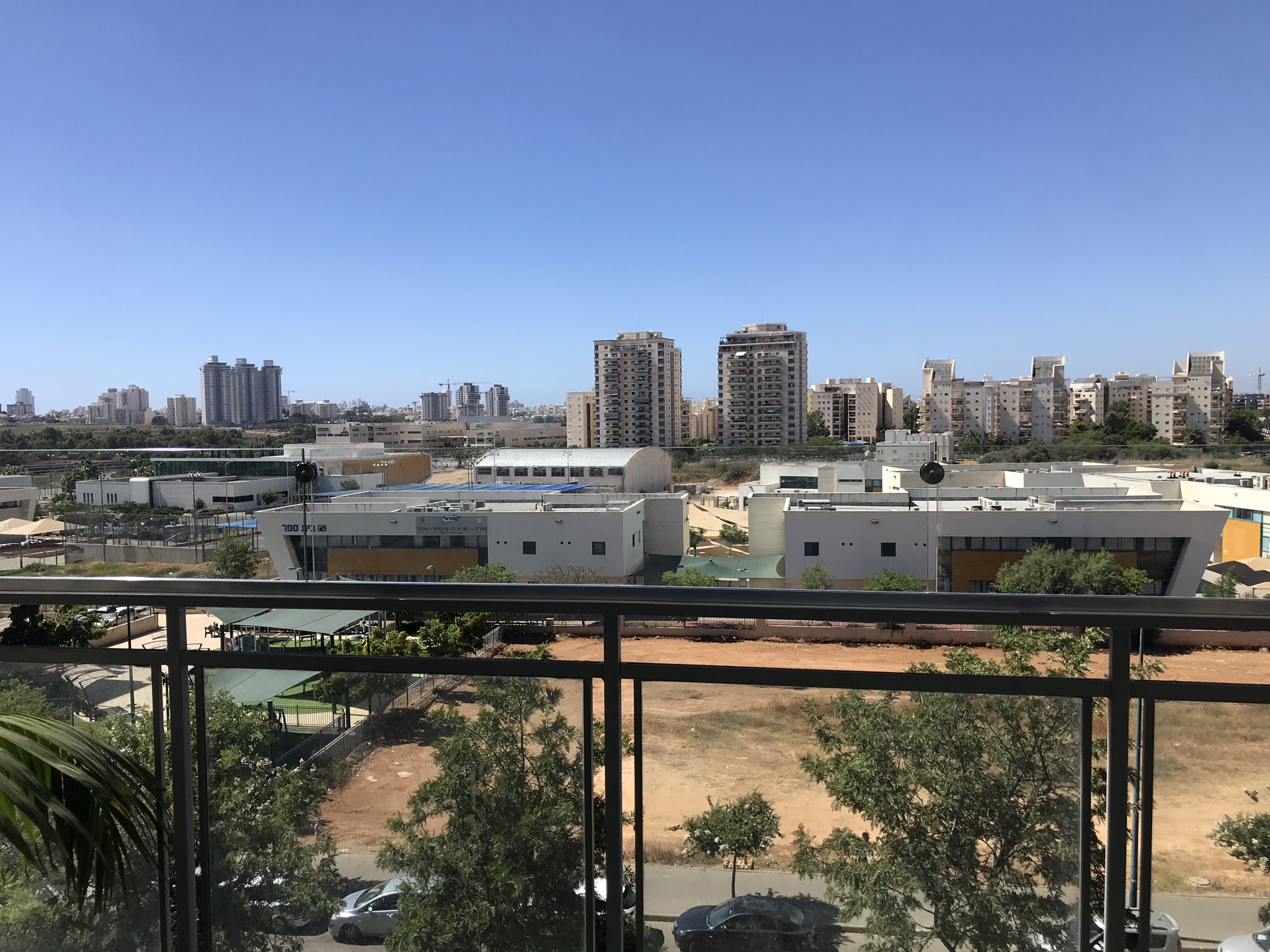 תוספת גובה למעקה זכוכית