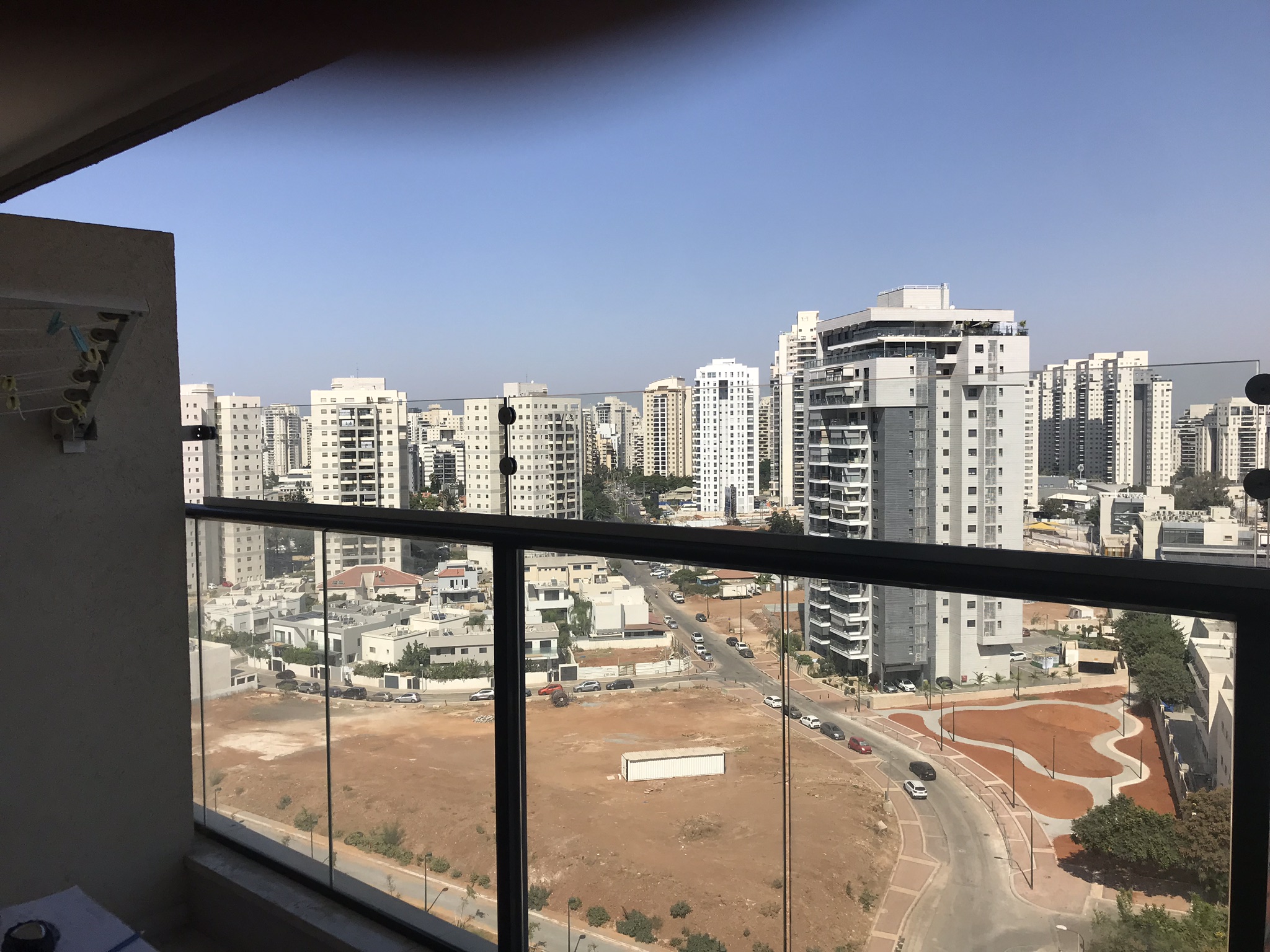 תוספת גובה למעקה מרפסת