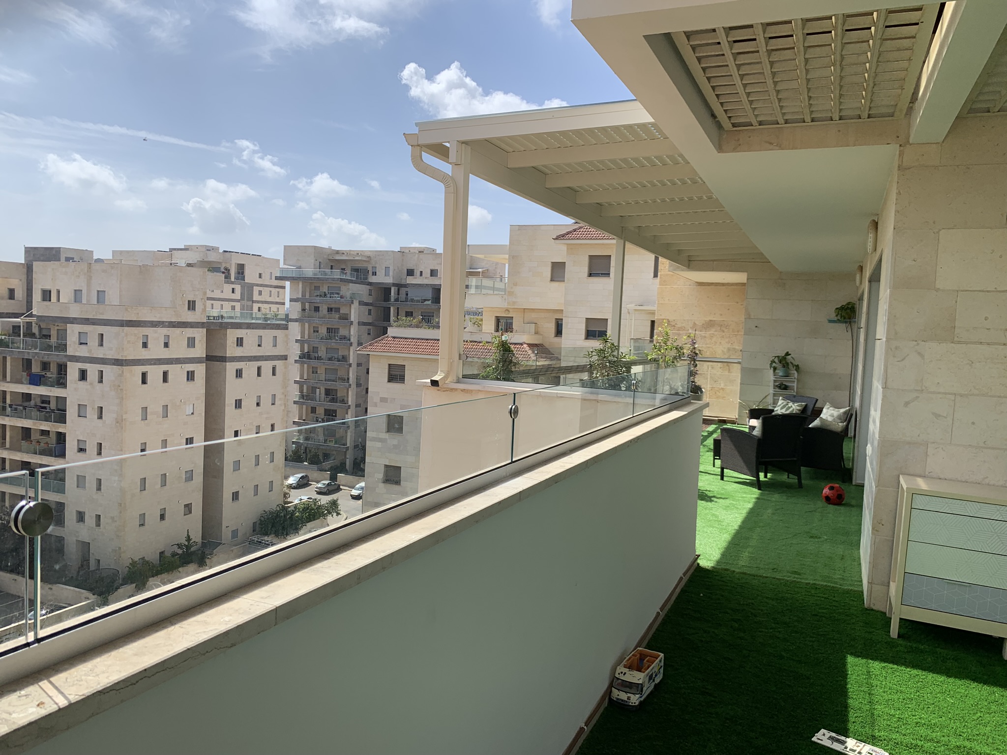 תוספת למעקה מרפסת