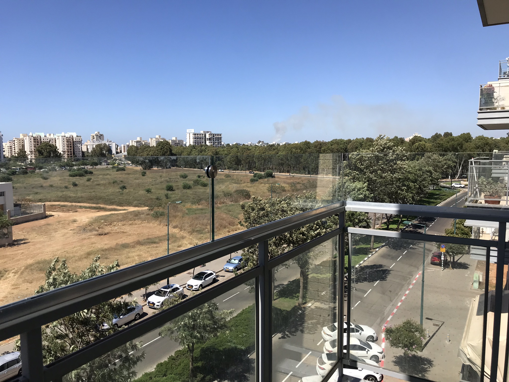 תוספת גובה למעקה זכוכית
