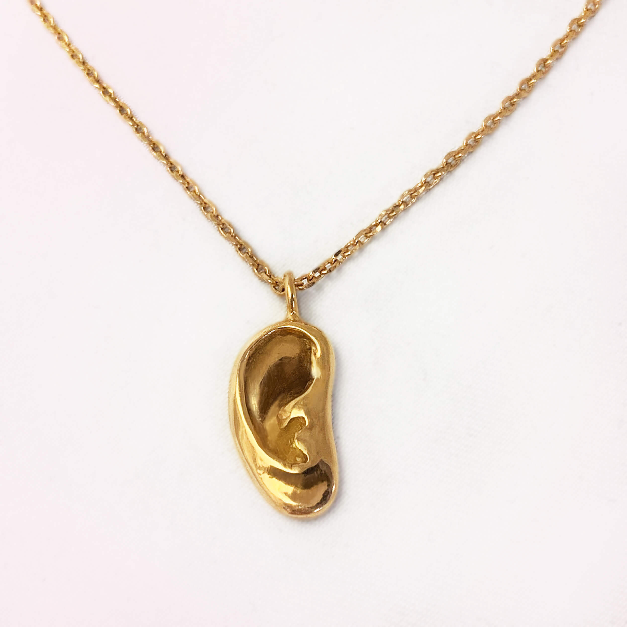COLLIER SECRET
