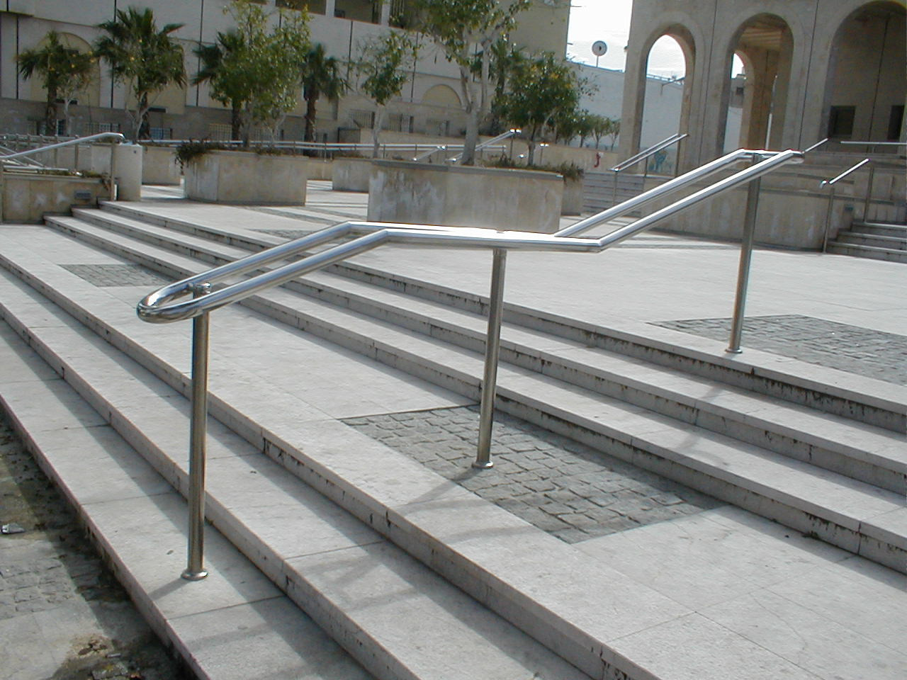 מעקות נירוסטה