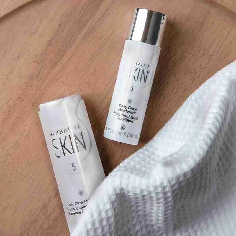 SKIN קרם לחות ליום לזוהר טבעי