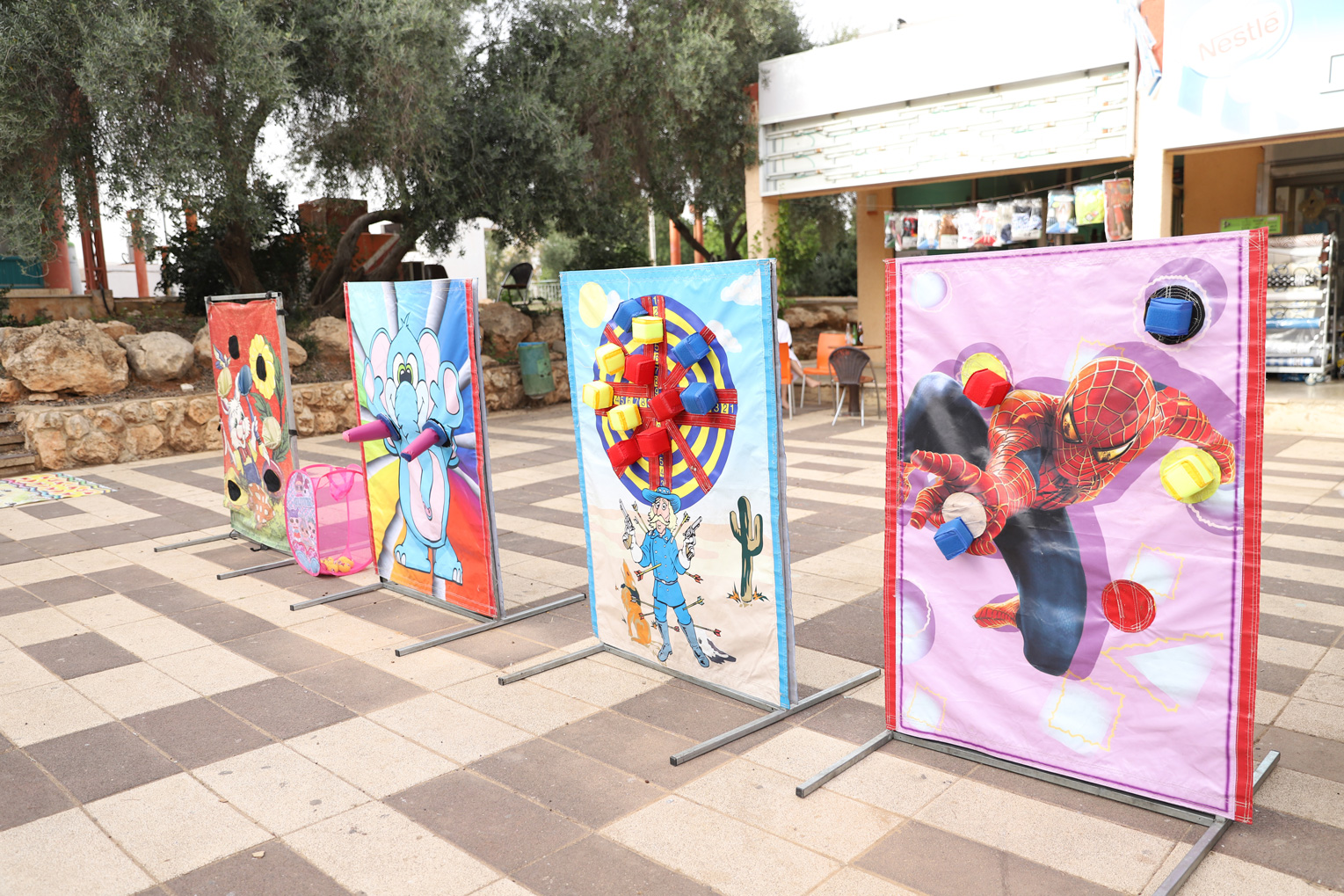 עמדות ודוכני משחק ושטיחי משחק 4