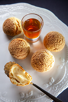 Puffs filled with Crème pâtissière.jpg B17AC453-EB34-F342-4BFC-D31663D98495.jpg