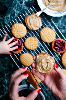 Lioroooosh Peanuts butter cookies.jpg 7964A260-D129-91B3-295D-732AAE65CD8D.jpg