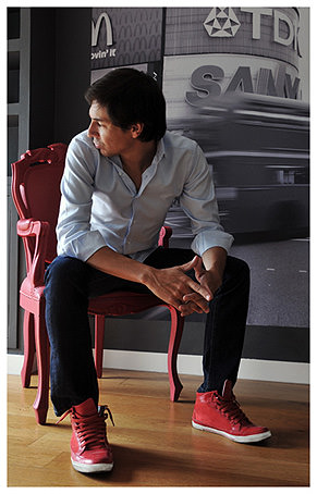 Luis Perez art hyperrealist
