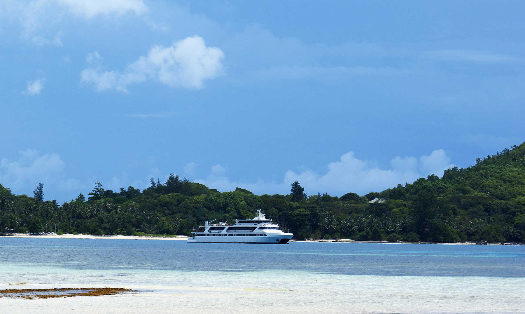 Mega Yacht