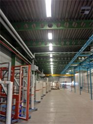 Installatiewerk in een bedrijfshal