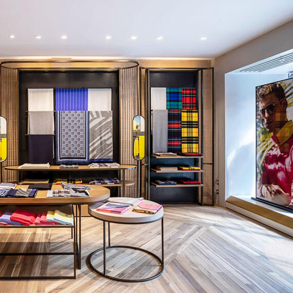Maolone Souliers retail interior display